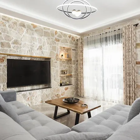 Mateo & Filipos Luxury Vilă