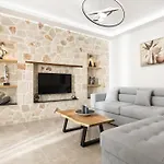 Villa Mateo & Filipos Luxury *
