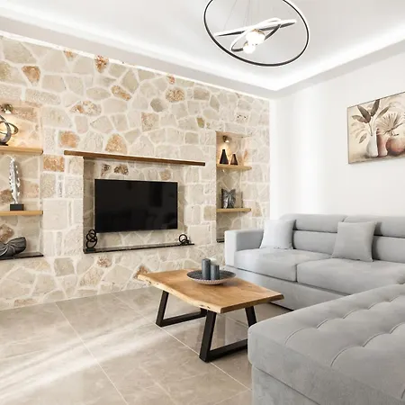 Villa Mateo & Filipos Luxury *