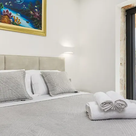 Mateo & Filipos Luxury Villa *