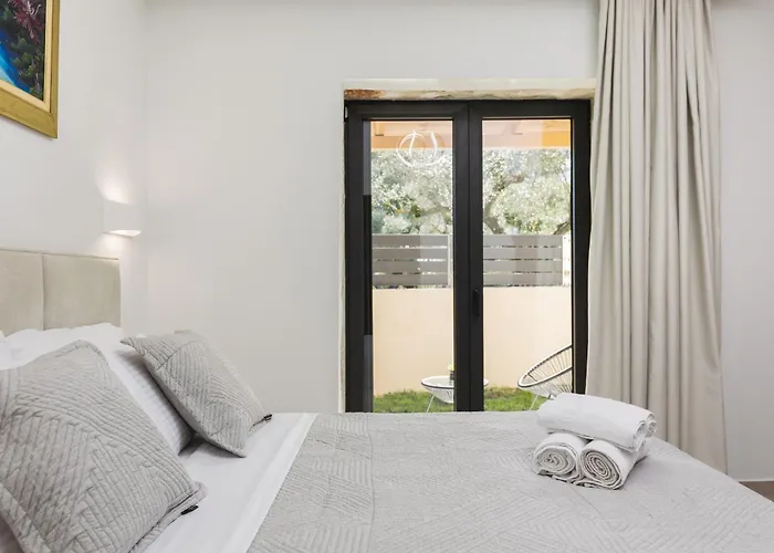 Villa Mateo & Filipos Luxury *