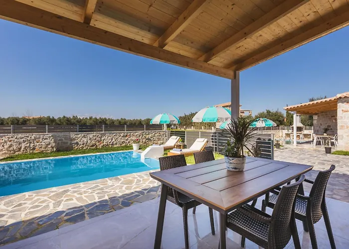 Mateo & Filipos Luxury Villa *